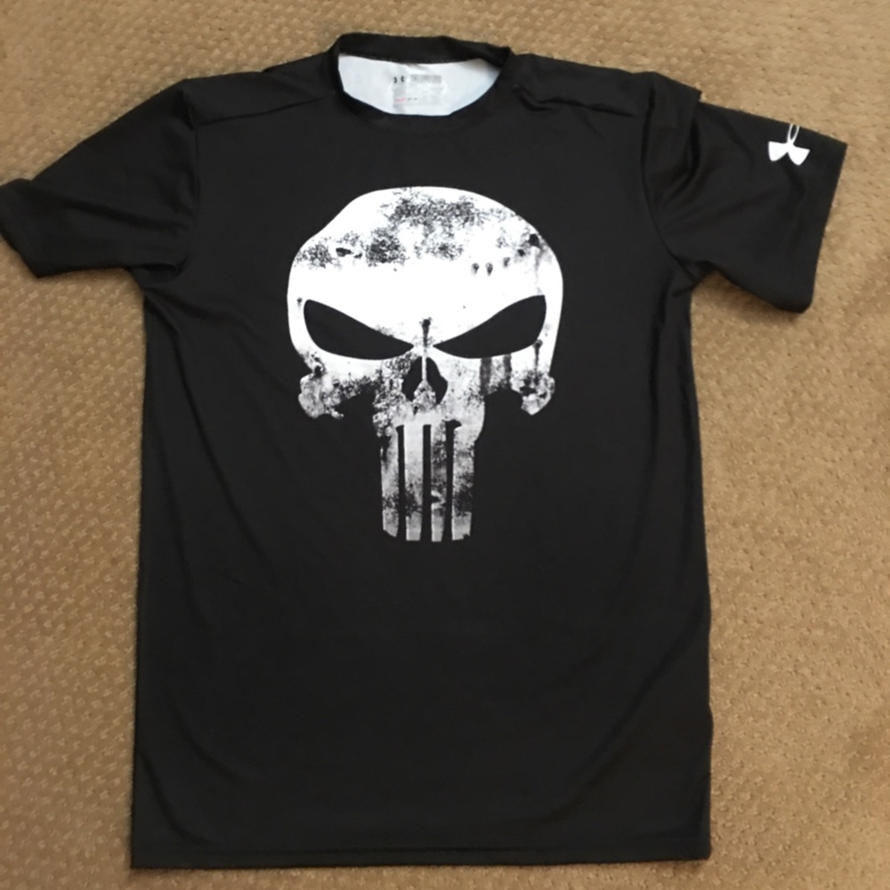 New never worn Under Armour 2XL compression top Punisher